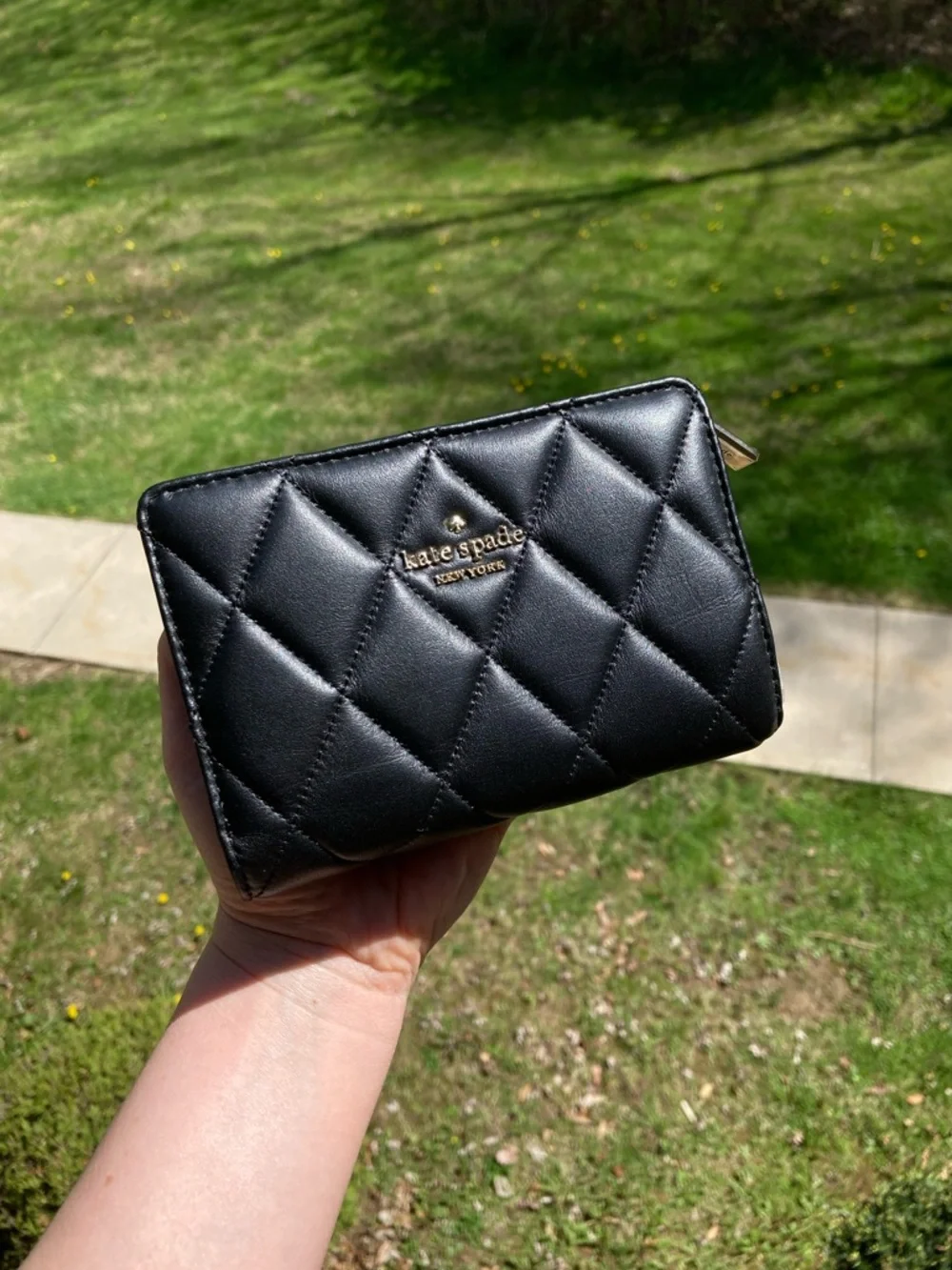 Kate Spade New York Carey Medium Compact Bifold Wallet in Black Quilted Leather